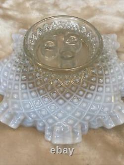 Vtg Fenton Diamond Lace French White Opalescent 3 Horn Epergne Art Glass Vase
