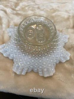 Vtg Fenton Diamond Lace French White Opalescent 3 Horn Epergne Art Glass Vase