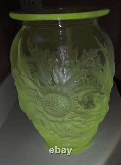 Vtg Verlys Alpine Thistle Vase French Art Glass 1930s Signed Manganese Glow