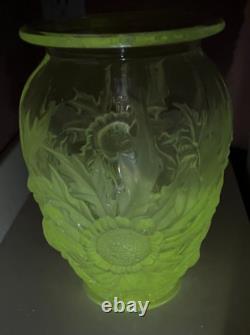 Vtg Verlys Alpine Thistle Vase French Art Glass 1930s Signed Manganese Glow